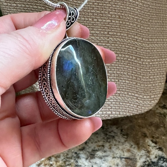 Silver Round Labradorite Stone Necklace - Picture 3 of 9